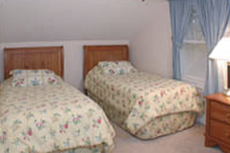 Guest Rooms at Caroline's Cottage - Glen Iris Inn - Letchworth, NY